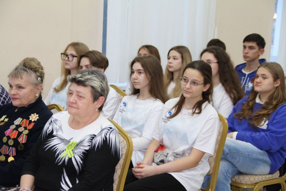 Константин Шимановский: Состоялось открытие центра подготовки Международного волонтёрского корпуса 80-й годовщины Победы в Великой Отечественной войне 1941-1945 годов, который разместится на базе местного отделения «Единой... Константин Шимановский: Состоялось открытие центра подготовки Международного волонтёрского корпуса 80-й годовщины Победы в Великой Отечественной войне 1941-1945 годов, который разместится на базе местного отделения «Единой...