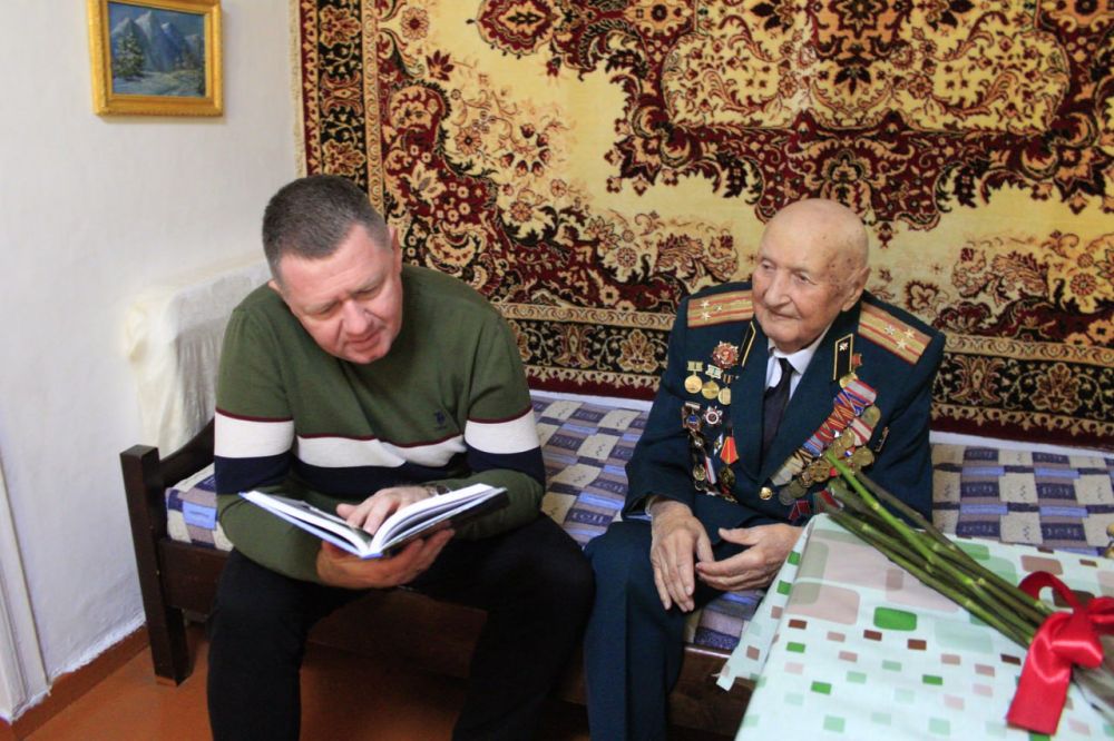 Михаил Афанасьев: Сегодня особый день — 27 января 1944 года Ленинград был окончательно освобожден от блокады немецко-фашистскими войсками. Михаил Афанасьев: Сегодня особый день — 27 января 1944 года Ленинград был окончательно освобожден от блокады немецко-фашистскими войсками.