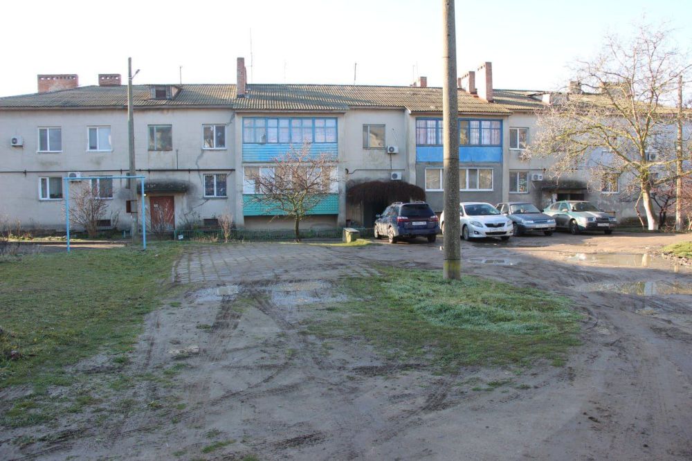#городские_новости. Ремонт внутриквартальных проездов и тротуаров, установка лавочек, освещения и другие вопросы благоустройства обсудили сегодня с жителями ул. Ученической, 11, 10, 7, 5, пер. Кривуляк, 15, 17 в ходе... #городские_новости. Ремонт внутриквартальных проездов и тротуаров, установка лавочек, освещения и другие вопросы благоустройства обсудили сегодня с жителями ул. Ученической, 11, 10, 7, 5, пер. Кривуляк, 15, 17 в ходе...