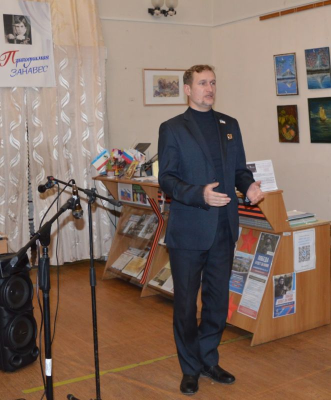 25 января в читальном зале Центральной городской библиотеки имени А. С. Пушкина состоялась литературно-музыкальная гостиная «Приподнимая занавес», посвящённая 87-летию со дня рождения поэта, актёра театра и кино В. С.... 25 января в читальном зале Центральной городской библиотеки имени А. С. Пушкина состоялась литературно-музыкальная гостиная «Приподнимая занавес», посвящённая 87-летию со дня рождения поэта, актёра театра и кино В. С....