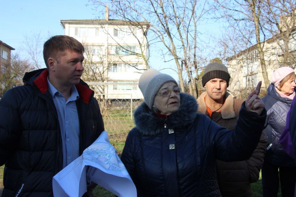#городские_новости. Ремонт внутриквартальных проездов и тротуаров, установка лавочек, освещения и другие вопросы благоустройства обсудили сегодня с жителями ул. Ученической, 11, 10, 7, 5, пер. Кривуляк, 15, 17 в ходе... #городские_новости. Ремонт внутриквартальных проездов и тротуаров, установка лавочек, освещения и другие вопросы благоустройства обсудили сегодня с жителями ул. Ученической, 11, 10, 7, 5, пер. Кривуляк, 15, 17 в ходе...