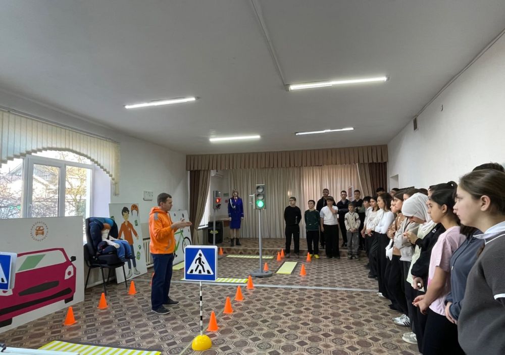 ДОРОЖНАЯ БЕЗОПАСНОСТЬ. Педагоги ресурсного центра по профилактике детского дорожно-транспортного травматизма «Лаборатория безопасности» ГБОУ ДО РК «ДДЮТ» провели интерактивное занятие «Дорожная безопасность» в МБОУ... ДОРОЖНАЯ БЕЗОПАСНОСТЬ. Педагоги ресурсного центра по профилактике детского дорожно-транспортного травматизма «Лаборатория безопасности» ГБОУ ДО РК «ДДЮТ» провели интерактивное занятие «Дорожная безопасность» в МБОУ...