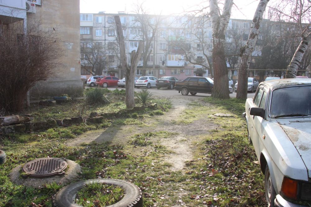В Керчи стартовали работы по благоустройству дворов В Керчи стартовали работы по благоустройству дворов