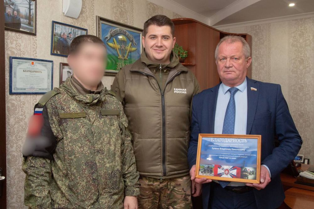 Сотрудники Симферопольской поликлиники №4 по запросу военнослужащих, обратившихся к волонтерам, приобрели подавитель дронов для автомобилей Сотрудники Симферопольской поликлиники №4 по запросу военнослужащих, обратившихся к волонтерам, приобрели подавитель дронов для автомобилей