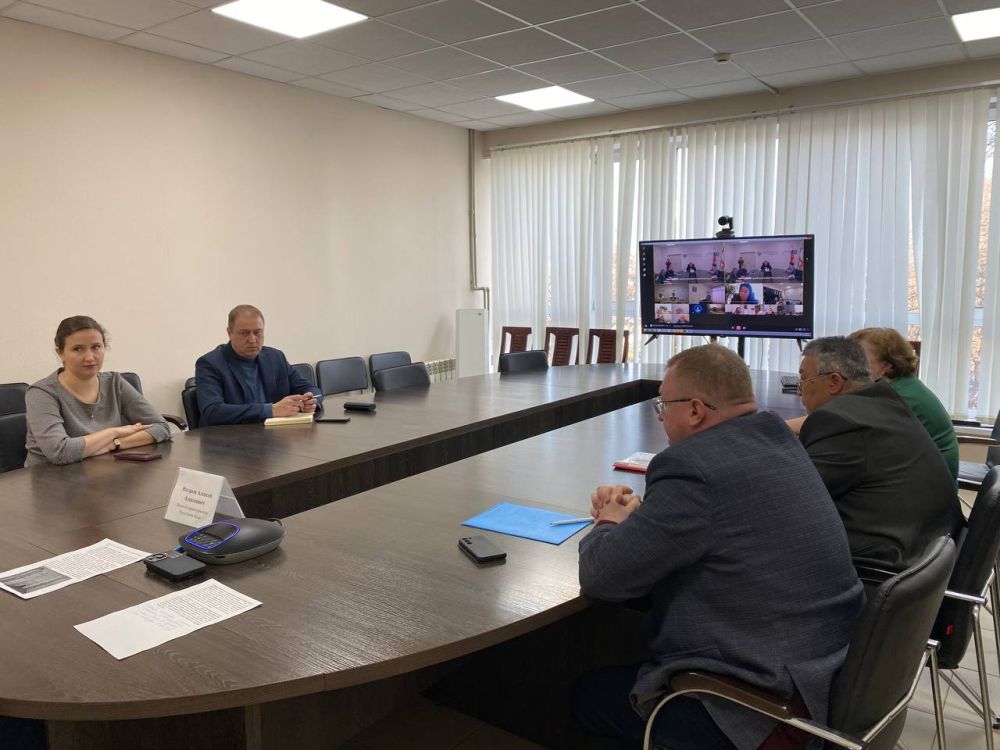 Совместно с коллегами из Ордена Трудового Красного Знамени Медицинского института им. С. И. Георгиевского Крымского федерального университета им. В. И. Вернадского, а также председателем Комитета Госсовета Республики Крым по... Совместно с коллегами из Ордена Трудового Красного Знамени Медицинского института им. С. И. Георгиевского Крымского федерального университета им. В. И. Вернадского, а также председателем Комитета Госсовета Республики Крым по...