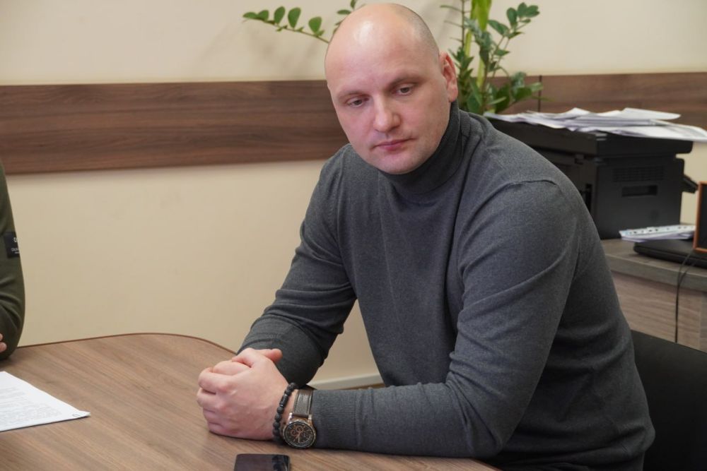 Под руководством заместителя главы администрации г. Керчи Эльдара МУЖДАБАЕВА, при участии главы муниципального образования Дениса КОЛЕСНИКА прошло совещание с военным комиссаром города Керчи и Ленинского района Республики... Под руководством заместителя главы администрации г. Керчи Эльдара МУЖДАБАЕВА, при участии главы муниципального образования Дениса КОЛЕСНИКА прошло совещание с военным комиссаром города Керчи и Ленинского района Республики...