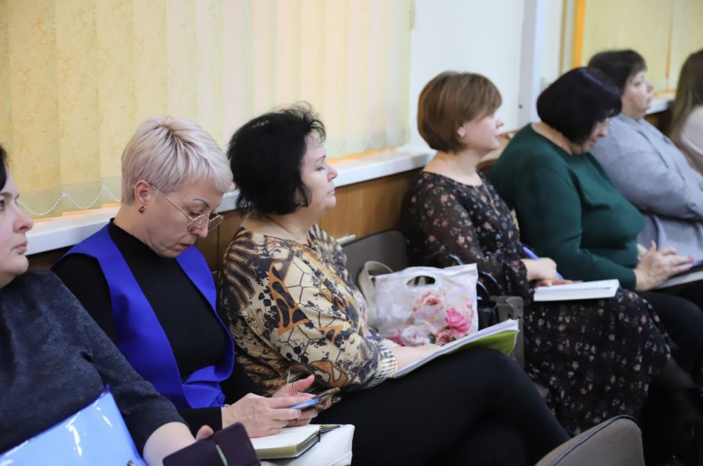 В администрации Бахчисарайского района состоялась стратегическая сессия с руководителями образовательных учреждений, посвященная обсуждению Стратегии развития образования РФ до 2036 года с перспективой до 2040 года В администрации Бахчисарайского района состоялась стратегическая сессия с руководителями образовательных учреждений, посвященная обсуждению Стратегии развития образования РФ до 2036 года с перспективой до 2040 года