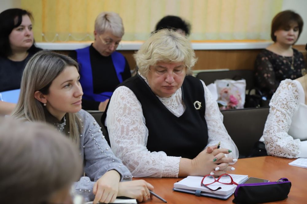 В администрации Бахчисарайского района состоялась стратегическая сессия с руководителями образовательных учреждений, посвященная обсуждению Стратегии развития образования РФ до 2036 года с перспективой до 2040 года В администрации Бахчисарайского района состоялась стратегическая сессия с руководителями образовательных учреждений, посвященная обсуждению Стратегии развития образования РФ до 2036 года с перспективой до 2040 года