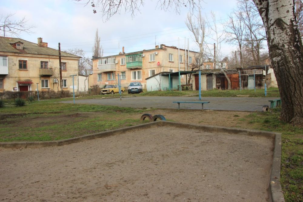В Керчи стартовали работы по благоустройству дворов В Керчи стартовали работы по благоустройству дворов