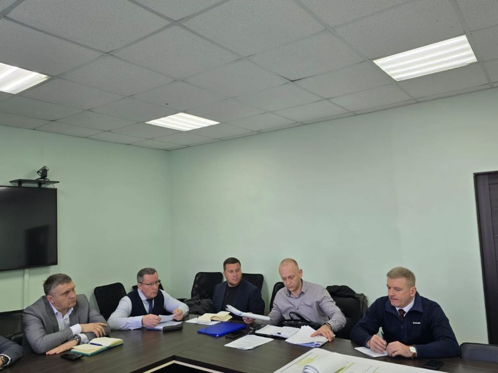 Руководство министерства транспорта Республики Крым провело еженедельное совещание с руководителями подведомственных учреждений Руководство министерства транспорта Республики Крым провело еженедельное совещание с руководителями подведомственных учреждений