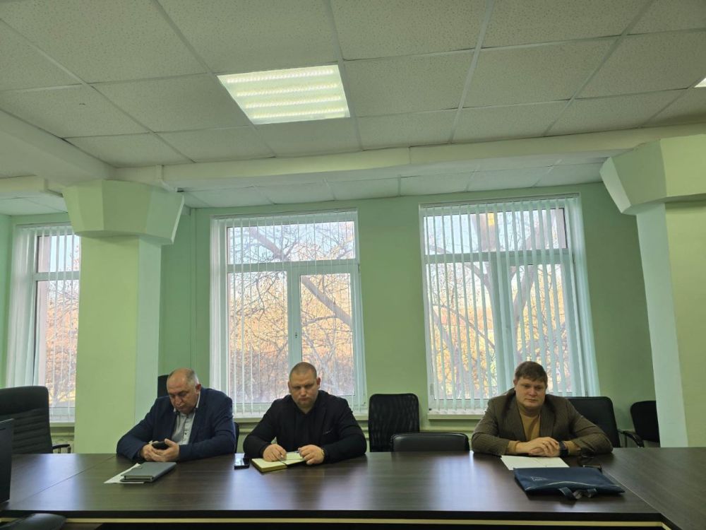 Руководство министерства транспорта Республики Крым провело еженедельное совещание с руководителями подведомственных учреждений Руководство министерства транспорта Республики Крым провело еженедельное совещание с руководителями подведомственных учреждений
