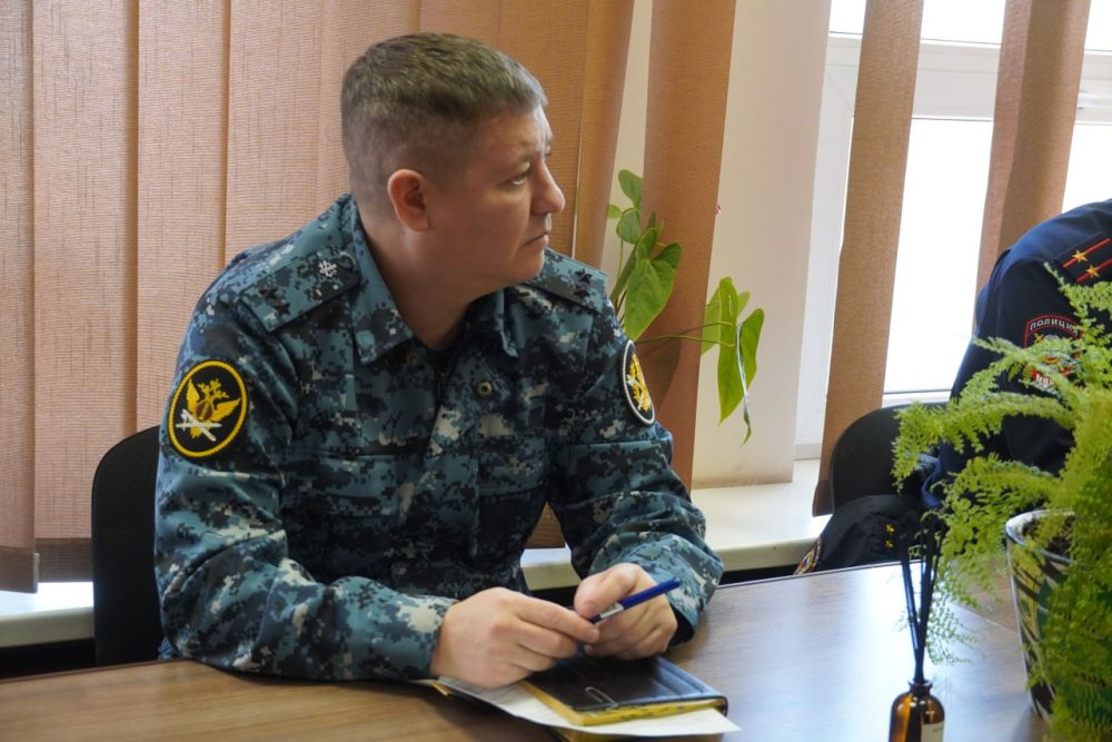 Под руководством заместителя главы администрации г. Керчи Эльдара МУЖДАБАЕВА, при участии главы муниципального образования Дениса КОЛЕСНИКА прошло совещание с военным комиссаром города Керчи и Ленинского района Республики... Под руководством заместителя главы администрации г. Керчи Эльдара МУЖДАБАЕВА, при участии главы муниципального образования Дениса КОЛЕСНИКА прошло совещание с военным комиссаром города Керчи и Ленинского района Республики...