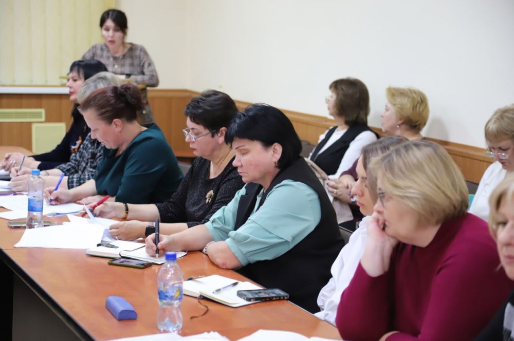В администрации Бахчисарайского района состоялась стратегическая сессия с руководителями образовательных учреждений, посвященная обсуждению Стратегии развития образования РФ до 2036 года с перспективой до 2040 года В администрации Бахчисарайского района состоялась стратегическая сессия с руководителями образовательных учреждений, посвященная обсуждению Стратегии развития образования РФ до 2036 года с перспективой до 2040 года