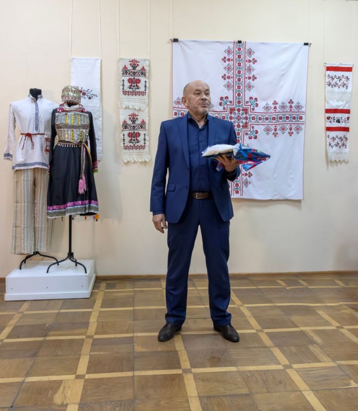 В Крымском этнографическом музее состоялась торжественная презентация выставки «Мир чувашской культуры. История и современность» В Крымском этнографическом музее состоялась торжественная презентация выставки «Мир чувашской культуры. История и современность»