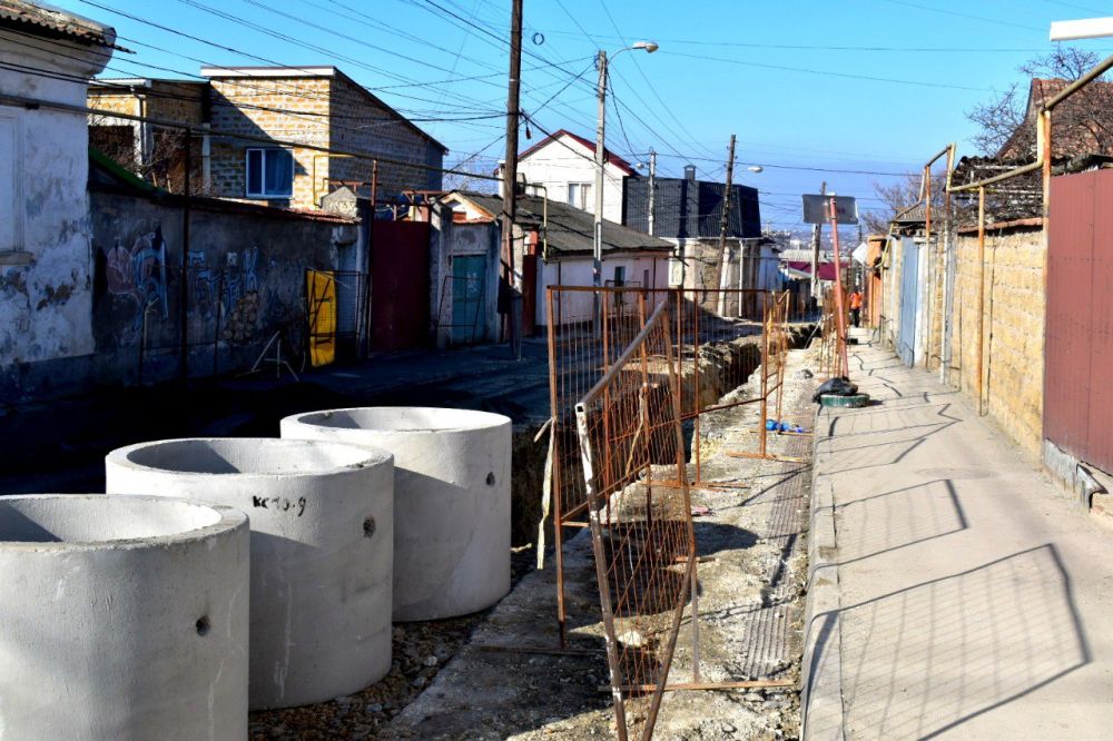 В крымской столице в районе Старого города продолжают работы по строительству системы водоотведения В крымской столице в районе Старого города продолжают работы по строительству системы водоотведения