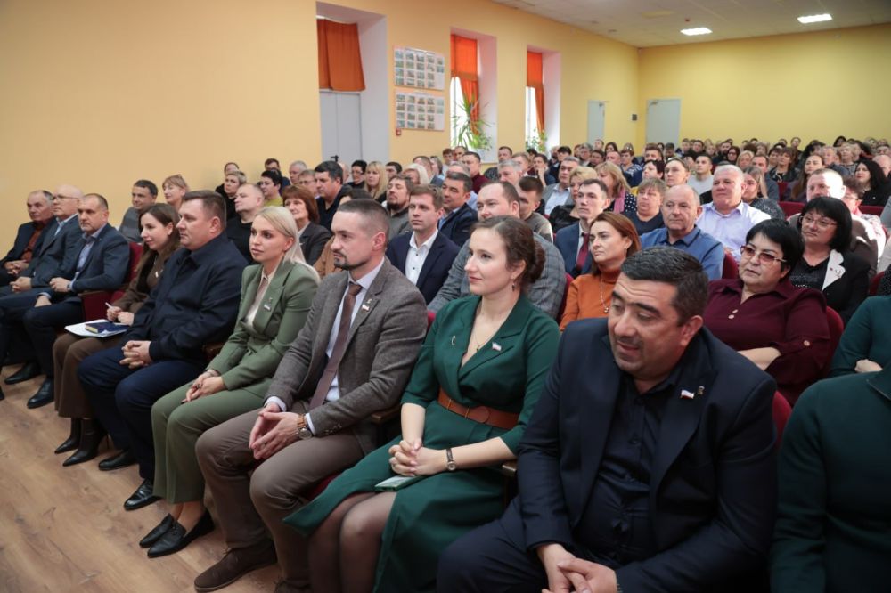 Юрий Нестеренко: В ходе рабочей поездки, совместно с Председателем Государственного Совета Республики Крым Владимиром Андреевичем Константиновым, посетили предприятия, образовательные и спортивные учреждения, объекты... Юрий Нестеренко: В ходе рабочей поездки, совместно с Председателем Государственного Совета Республики Крым Владимиром Андреевичем Константиновым, посетили предприятия, образовательные и спортивные учреждения, объекты...