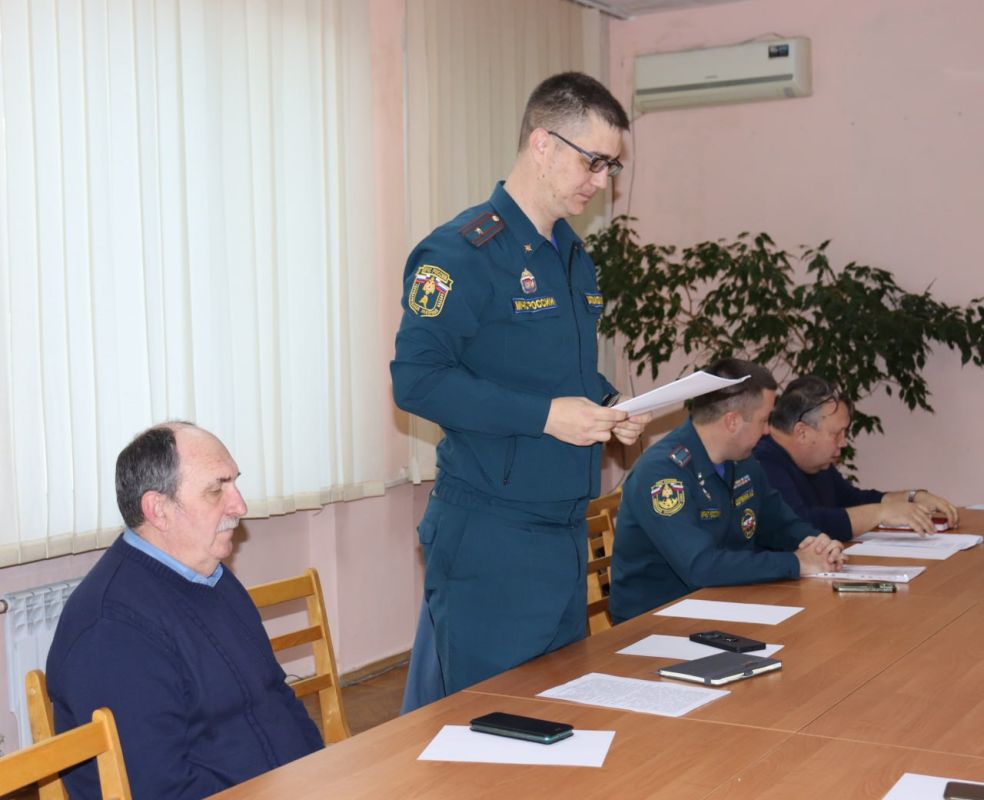 В администрации под руководством первого заместителя Юрченко И. проведено заседание комиссии по ликвидации чрезвычайных ситуаций и обеспечения пожарной безопасности на территории Симферопольского района В администрации под руководством первого заместителя Юрченко И. проведено заседание комиссии по ликвидации чрезвычайных ситуаций и обеспечения пожарной безопасности на территории Симферопольского района