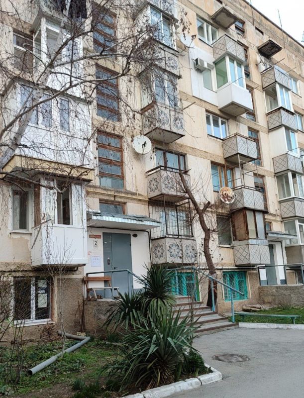 Анна Анюхина: Ялта. Гаспра и Кореиз.. В Ялте активными темпами идет обрезка деревьев, в частности, в сквере им. М.П. Чеховой. В поселках проведены работы по латочному ремонту дорожного покрытия, однако по санитарному... Анна Анюхина: Ялта. Гаспра и Кореиз.. В Ялте активными темпами идет обрезка деревьев, в частности, в сквере им. М.П. Чеховой. В поселках проведены работы по латочному ремонту дорожного покрытия, однако по санитарному...