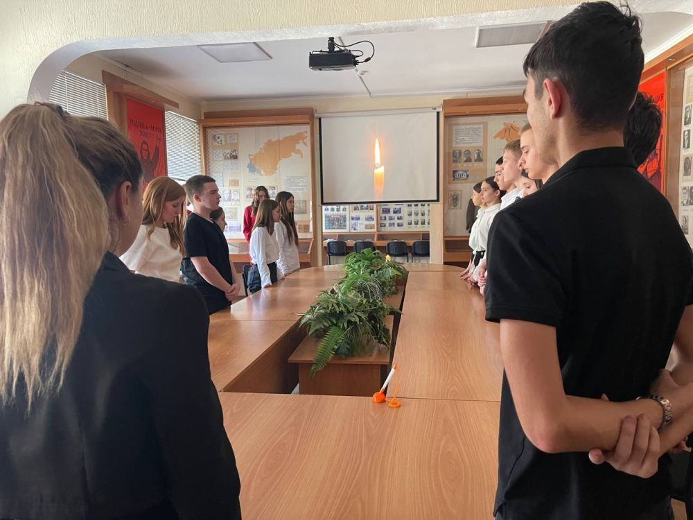 В Симферополе состоялся урок мужества, посвященный годовщине разгрома немецко-фашистских войск в Сталинградской битве В Симферополе состоялся урок мужества, посвященный годовщине разгрома немецко-фашистских войск в Сталинградской битве
