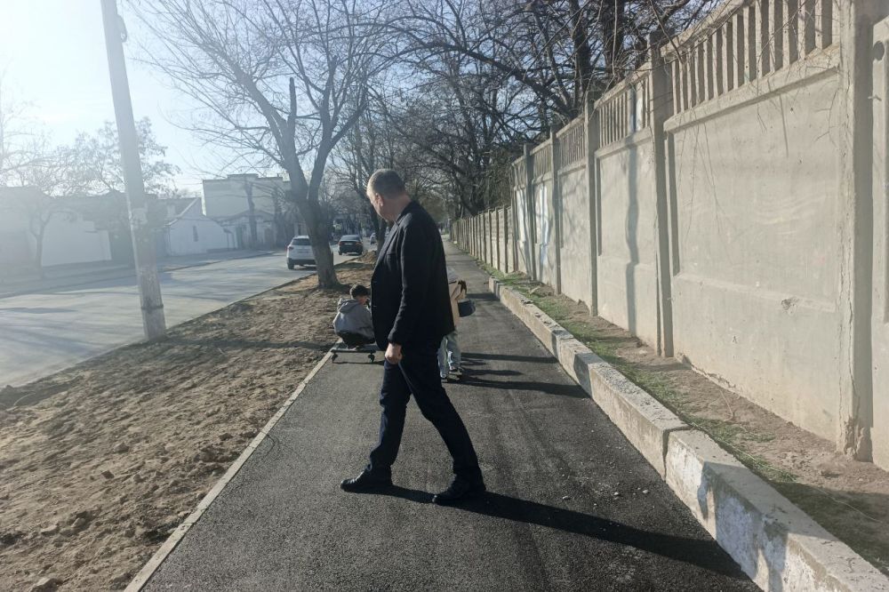 Александр Юрьев: Проверил качество работ по ремонту тротуаров и санитарной очистке улиц Александр Юрьев: Проверил качество работ по ремонту тротуаров и санитарной очистке улиц