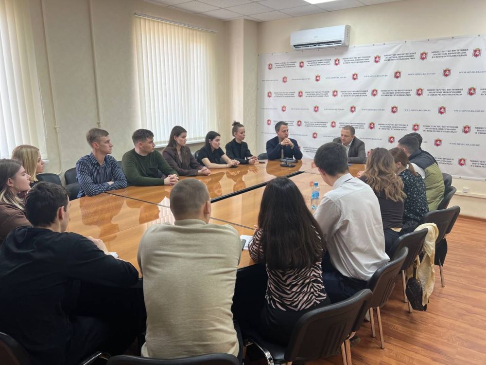 Альберт Куршутов: По поручению Главы Республики Крым Сергея Валерьевича Аксёнова совместно с председателем Государственного комитета молодежной политики Республики Крым Алексеем Зинченко провел встречу с крымскими студентами Альберт Куршутов: По поручению Главы Республики Крым Сергея Валерьевича Аксёнова совместно с председателем Государственного комитета молодежной политики Республики Крым Алексеем Зинченко провел встречу с крымскими студентами