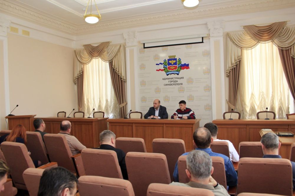 В Симферополе под руководством заместителя главы администрации крымской столицы Александра Семенченко состоялось рабочее совещание с операторами связи В Симферополе под руководством заместителя главы администрации крымской столицы Александра Семенченко состоялось рабочее совещание с операторами связи