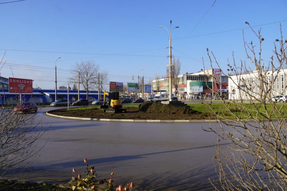 В Керчи стартовали работы по озеленению транспортных колец автовокзала и перекрестка ул. Чкалова В Керчи стартовали работы по озеленению транспортных колец автовокзала и перекрестка ул. Чкалова