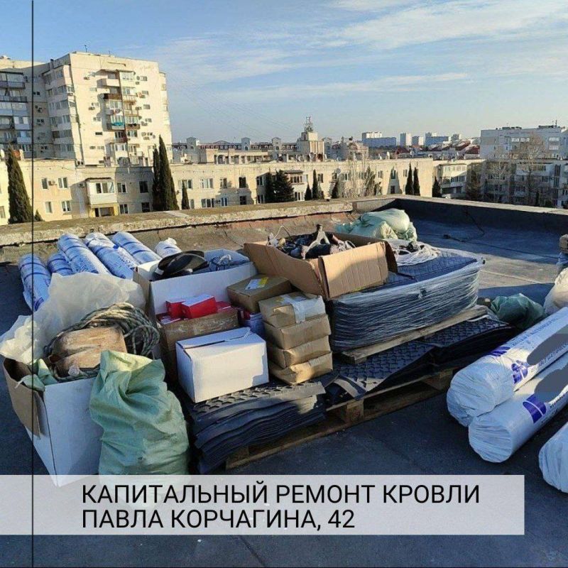 В доме № 42 на ул. Павла Корчагина начался капитальный ремонт крыши В доме № 42 на ул. Павла Корчагина начался капитальный ремонт крыши