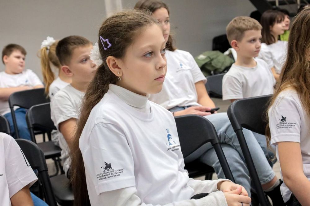 В Доме Молодежи состоялась встреча участников проекта «Детская администрация» с Героем Российской Федерации Олегом Алексеевичем Пивоваровым В Доме Молодежи состоялась встреча участников проекта «Детская администрация» с Героем Российской Федерации Олегом Алексеевичем Пивоваровым