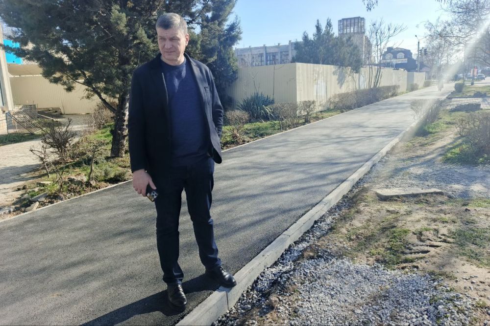 Александр Юрьев: Проверил качество работ по ремонту тротуаров и санитарной очистке улиц Александр Юрьев: Проверил качество работ по ремонту тротуаров и санитарной очистке улиц