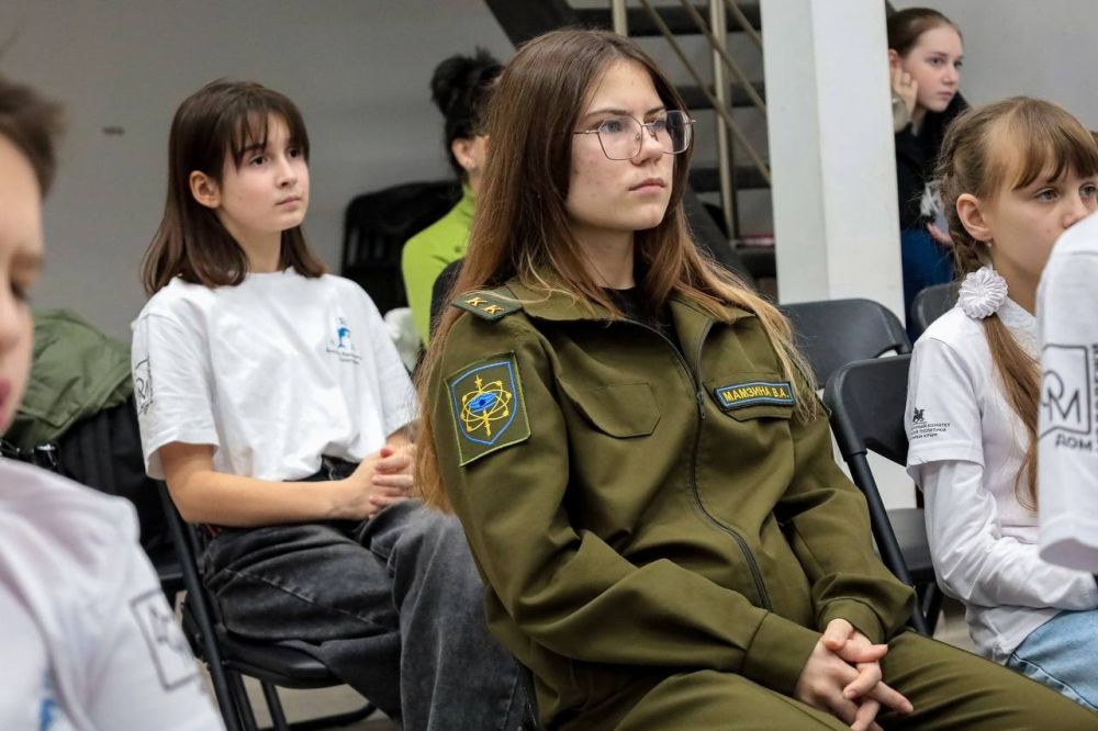 В Доме Молодежи состоялась встреча участников проекта «Детская администрация» с Героем Российской Федерации Олегом Алексеевичем Пивоваровым В Доме Молодежи состоялась встреча участников проекта «Детская администрация» с Героем Российской Федерации Олегом Алексеевичем Пивоваровым