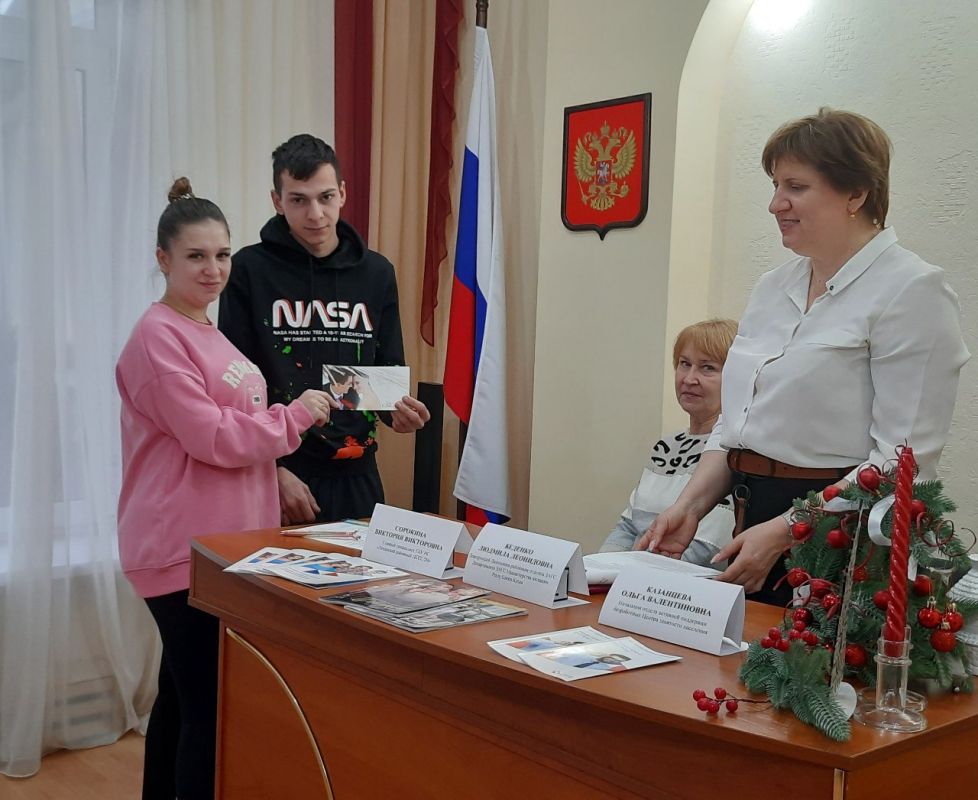 Ленинский районный отдел ЗАГС провёл занятие Школы молодоженов с участием представителей Ленинского районного центра социальной службы для семьи, детей и молодежи и Центра занятости населения в Ленинском районе. Ленинский районный отдел ЗАГС провёл занятие Школы молодоженов с участием представителей Ленинского районного центра социальной службы для семьи, детей и молодежи и Центра занятости населения в Ленинском районе.