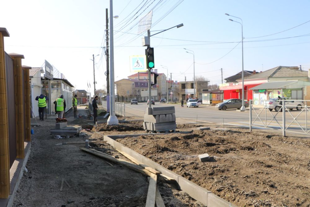 Игорь Ткаченко: В Приморском продолжаются работы по обустройству тротуара, ведущего к школе № 7, о чем просили жители и в обращениях ко мне, и обращались к Главе Крыма Сергею Валерьевичу Аксенову Игорь Ткаченко: В Приморском продолжаются работы по обустройству тротуара, ведущего к школе № 7, о чем просили жители и в обращениях ко мне, и обращались к Главе Крыма Сергею Валерьевичу Аксенову