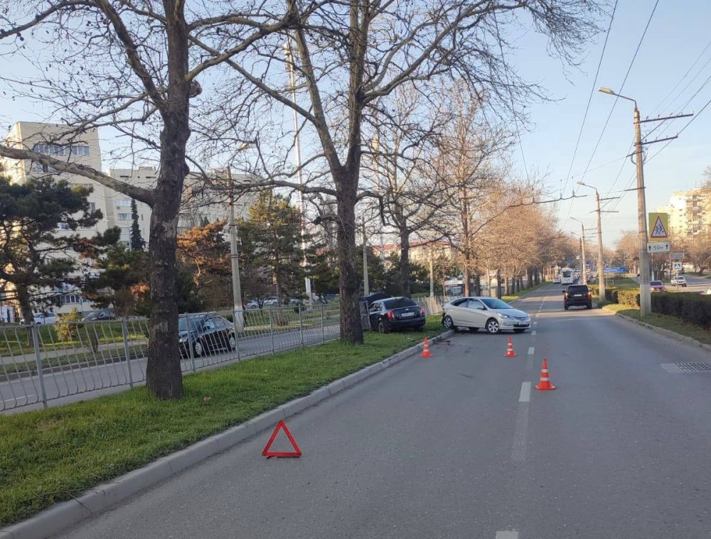 ДТП с пострадавшим водителем на проспекте Генерала Остякова ДТП с пострадавшим водителем на проспекте Генерала Остякова