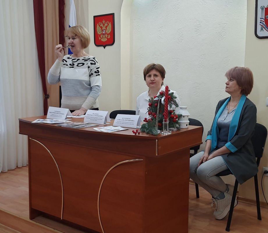 Ленинский районный отдел ЗАГС провёл занятие Школы молодоженов с участием представителей Ленинского районного центра социальной службы для семьи, детей и молодежи и Центра занятости населения в Ленинском районе. Ленинский районный отдел ЗАГС провёл занятие Школы молодоженов с участием представителей Ленинского районного центра социальной службы для семьи, детей и молодежи и Центра занятости населения в Ленинском районе.