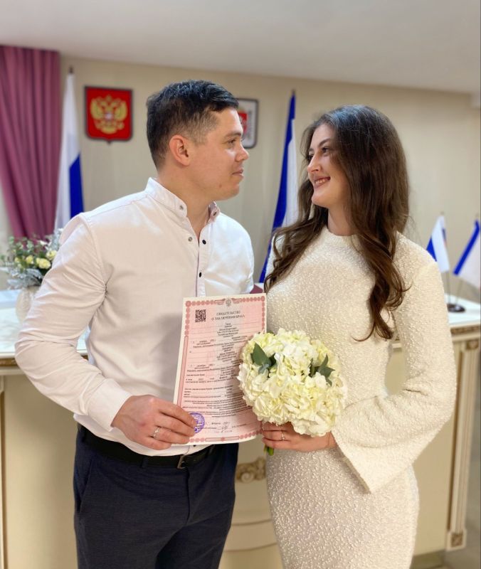 Сегодня в рубрике «Лучшие молодожены» новая подборка фотографий, тех новобрачных, большая часть которых стала супругами вчера и 31 января. Сегодня в рубрике «Лучшие молодожены» новая подборка фотографий, тех новобрачных, большая часть которых стала супругами вчера и 31 января.