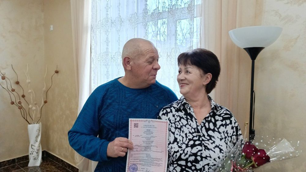Сегодня в рубрике «Лучшие молодожены» новая подборка фотографий, тех новобрачных, большая часть которых стала супругами вчера и 31 января. Сегодня в рубрике «Лучшие молодожены» новая подборка фотографий, тех новобрачных, большая часть которых стала супругами вчера и 31 января.