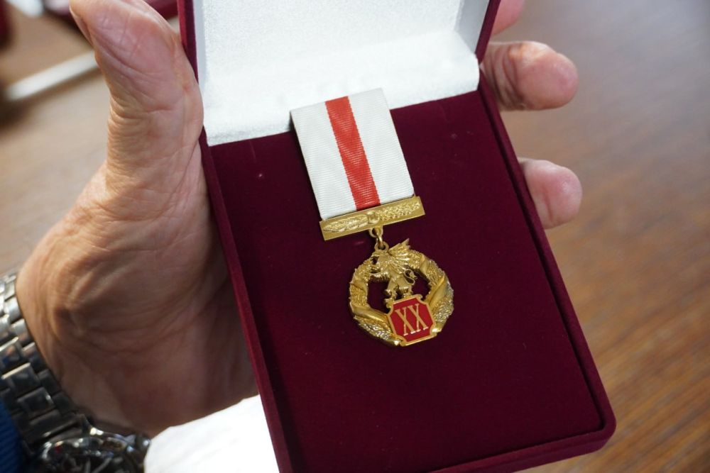 #знай_наших. Глава администрации Керчи Олег КАТОРГИН поздравил с 60-летним юбилеем заслуженного энергетика Крыма и заслуженного работника электротехнической промышленности России Александра Александровича ЗАБЕЛИНА #знай_наших. Глава администрации Керчи Олег КАТОРГИН поздравил с 60-летним юбилеем заслуженного энергетика Крыма и заслуженного работника электротехнической промышленности России Александра Александровича ЗАБЕЛИНА
