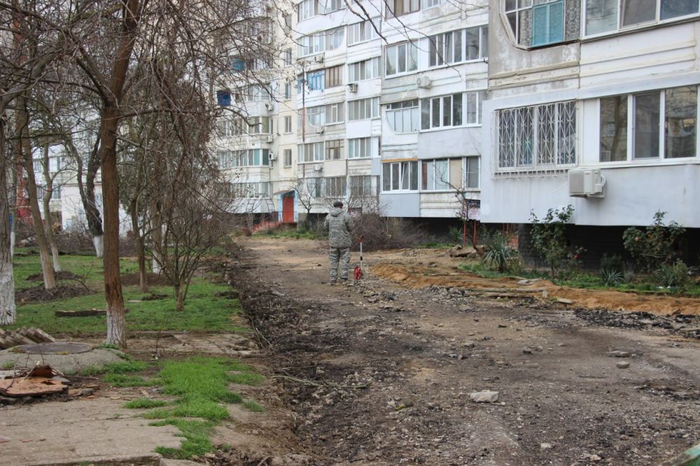 #городские_новости. Стартовало благоустройство дворовых территорий на улице Генерала Петрова 10, 12, 14. Сегодня подрядная организация «СУ №7» приступила к активной фазе работ. На объекте задействовано 8 единиц... #городские_новости. Стартовало благоустройство дворовых территорий на улице Генерала Петрова 10, 12, 14. Сегодня подрядная организация «СУ №7» приступила к активной фазе работ. На объекте задействовано 8 единиц...
