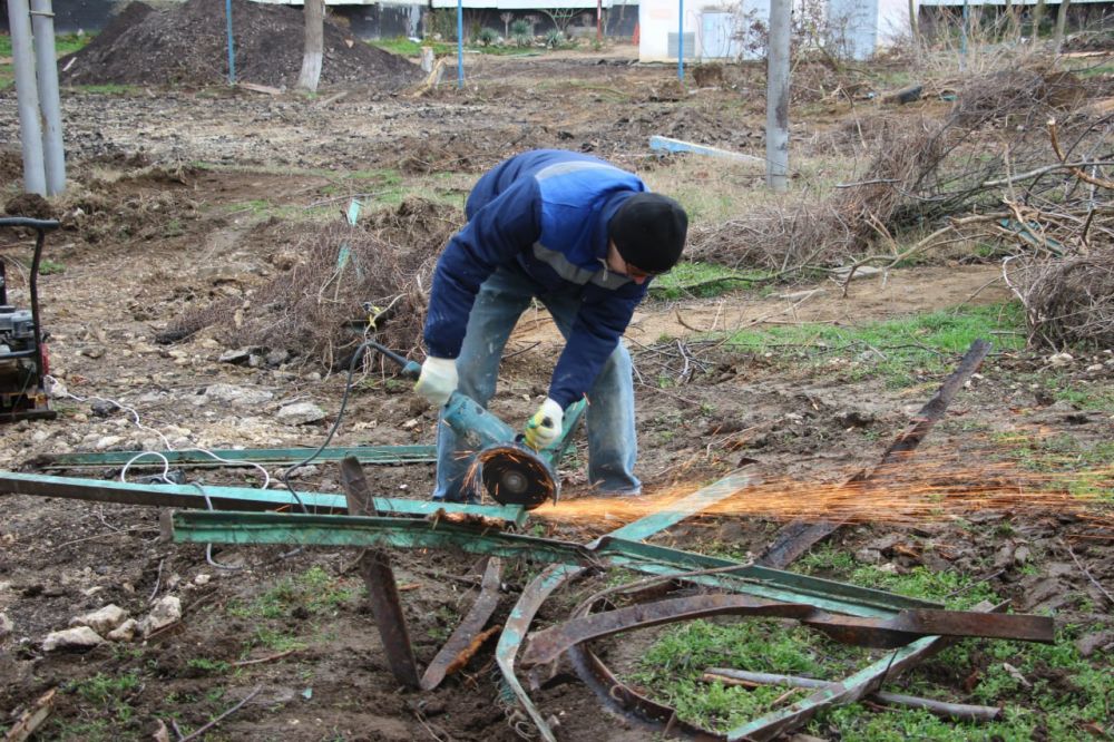 #городские_новости. Стартовало благоустройство дворовых территорий на улице Генерала Петрова 10, 12, 14. Сегодня подрядная организация «СУ №7» приступила к активной фазе работ. На объекте задействовано 8 единиц... #городские_новости. Стартовало благоустройство дворовых территорий на улице Генерала Петрова 10, 12, 14. Сегодня подрядная организация «СУ №7» приступила к активной фазе работ. На объекте задействовано 8 единиц...