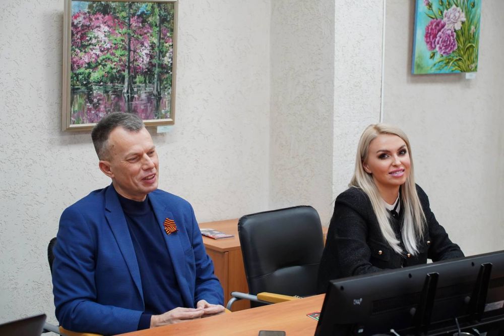 Анастасия Гридчина: Сегодня в ГБУК РК Крымская республиканская научная библиотека им. И. Я. Франко состоялся круглый стол, на который собрались школьники, чтобы обсудить тему: «Сталинградская битва: не забудем своих героев» Анастасия Гридчина: Сегодня в ГБУК РК Крымская республиканская научная библиотека им. И. Я. Франко состоялся круглый стол, на который собрались школьники, чтобы обсудить тему: «Сталинградская битва: не забудем своих героев»