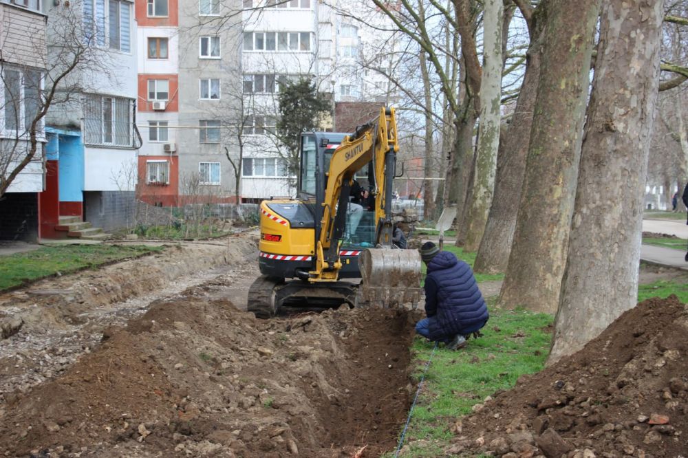 #городские_новости. Стартовало благоустройство дворовых территорий на улице Генерала Петрова 10, 12, 14. Сегодня подрядная организация «СУ №7» приступила к активной фазе работ. На объекте задействовано 8 единиц... #городские_новости. Стартовало благоустройство дворовых территорий на улице Генерала Петрова 10, 12, 14. Сегодня подрядная организация «СУ №7» приступила к активной фазе работ. На объекте задействовано 8 единиц...