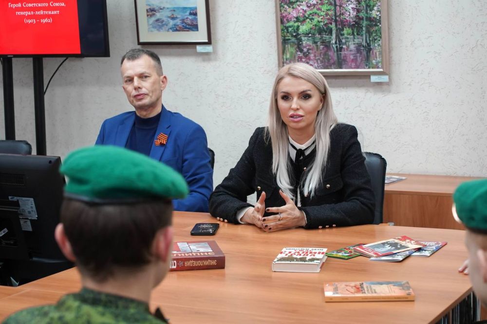 Анастасия Гридчина: Сегодня в ГБУК РК Крымская республиканская научная библиотека им. И. Я. Франко состоялся круглый стол, на который собрались школьники, чтобы обсудить тему: «Сталинградская битва: не забудем своих героев» Анастасия Гридчина: Сегодня в ГБУК РК Крымская республиканская научная библиотека им. И. Я. Франко состоялся круглый стол, на который собрались школьники, чтобы обсудить тему: «Сталинградская битва: не забудем своих героев»
