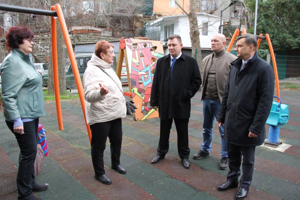Юрий Нестеренко: Плодотворный рабочий день сегодня провёл в Ялте Юрий Нестеренко: Плодотворный рабочий день сегодня провёл в Ялте