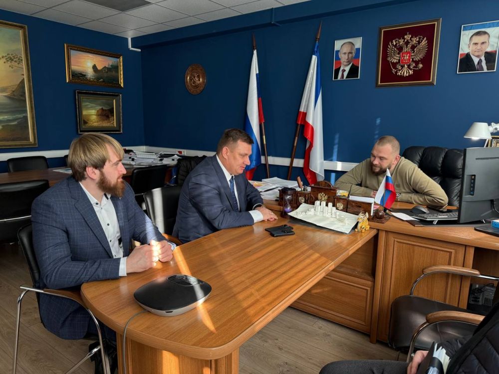 Юрий Нестеренко: Провёл рабочие встречи и вручил благодарности от председателя комитета ГД по строительству и жилищно-коммунальному хозяйству Сергея Пахомова, министру жилищной политики и государственного строительного... Юрий Нестеренко: Провёл рабочие встречи и вручил благодарности от председателя комитета ГД по строительству и жилищно-коммунальному хозяйству Сергея Пахомова, министру жилищной политики и государственного строительного...