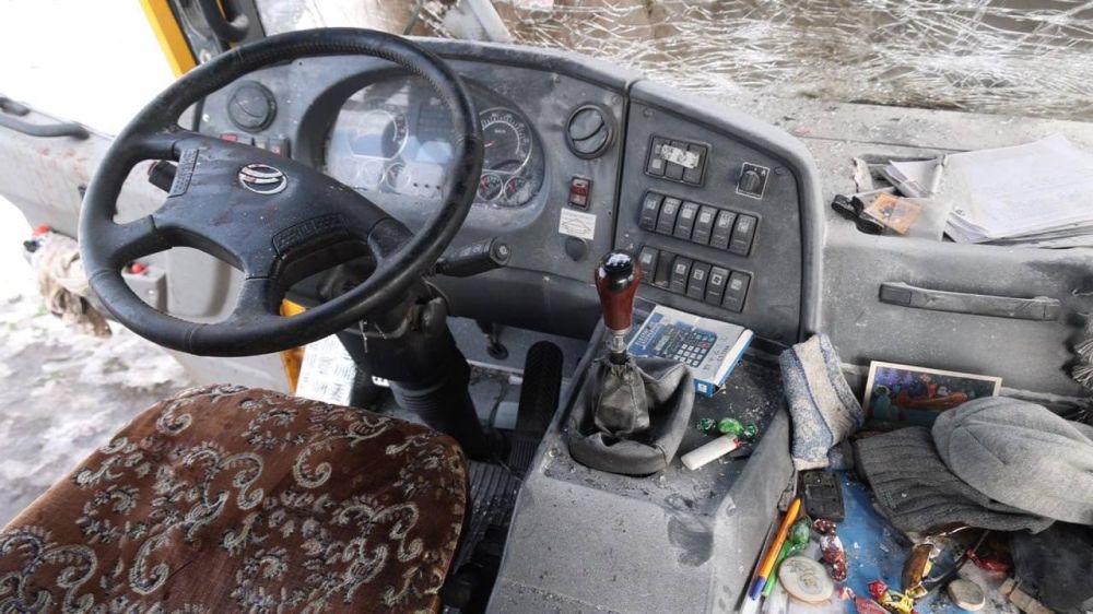 Из Запорожской области в Крым доставят водителя, пострадавшего при атаке украинского дрона по школьному автобусу Из Запорожской области в Крым доставят водителя, пострадавшего при атаке украинского дрона по школьному автобусу