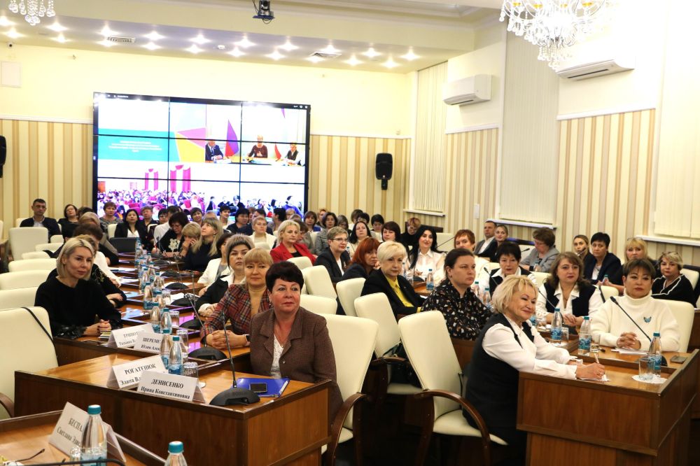 Ирина Кивико дала старт проведению курсов повышения квалификации для руководителей крымских школ Ирина Кивико дала старт проведению курсов повышения квалификации для руководителей крымских школ