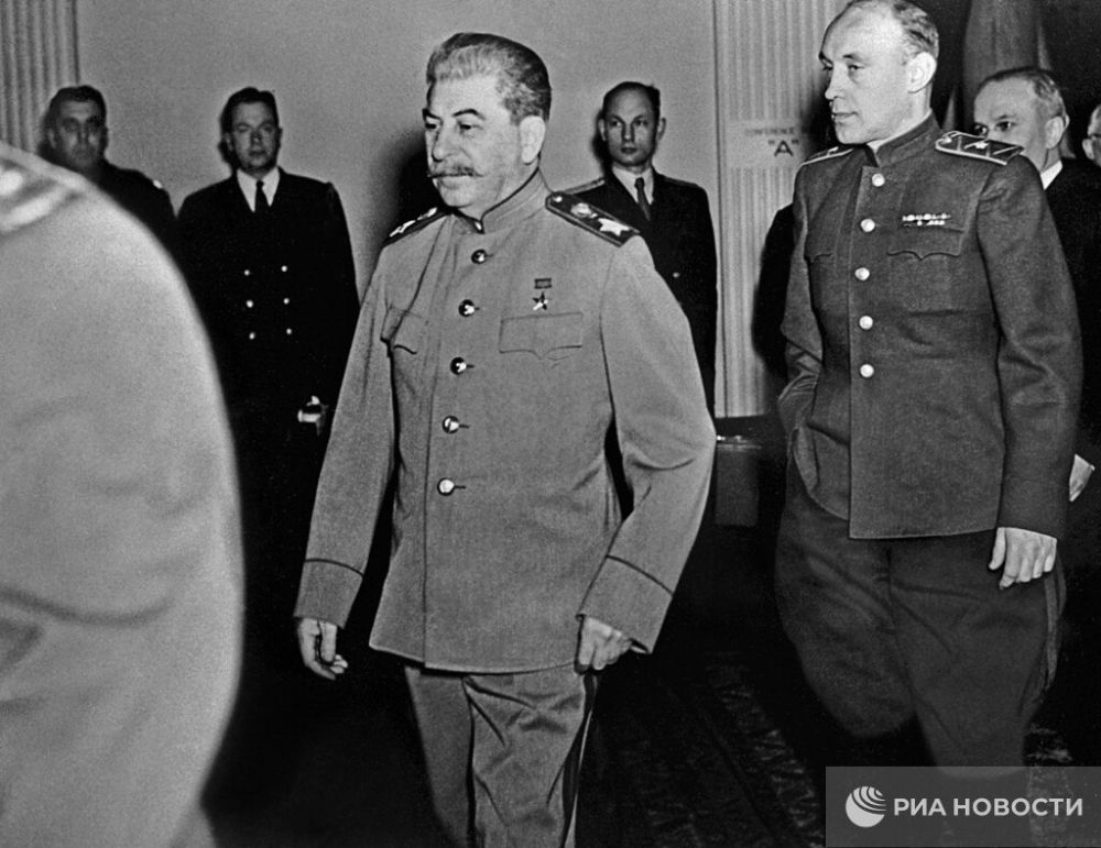 Сегодня 80 лет со дня начала Ялтинской конференции - второй встречи лидеров держав антигитлеровской коалиции Сегодня 80 лет со дня начала Ялтинской конференции - второй встречи лидеров держав антигитлеровской коалиции