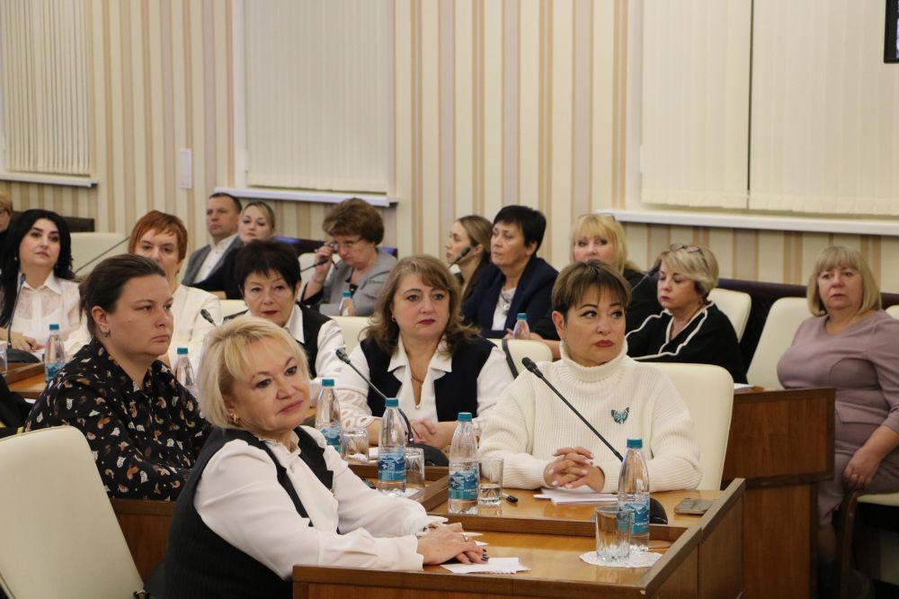 Ирина Кивико дала старт проведению курсов повышения квалификации для руководителей крымских школ Ирина Кивико дала старт проведению курсов повышения квалификации для руководителей крымских школ