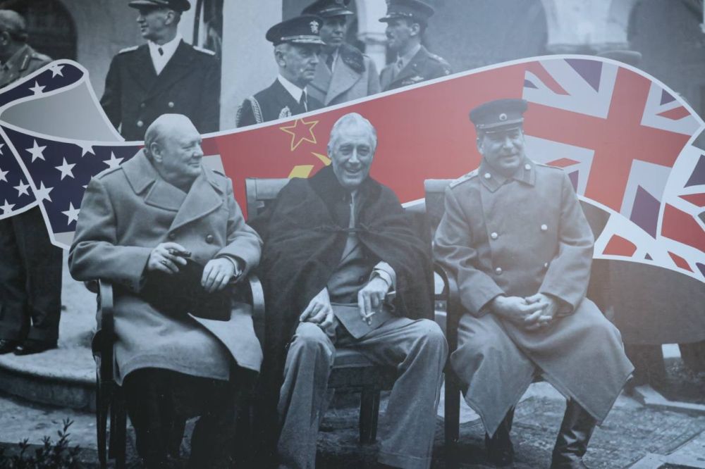 В 80-ю годовщину Ялтинской конференции союзных держав, в Ливадийском дворце-музее состоялась презентация новой книги депутата Государственной Думы Российской Федерации, доктора юридических наук, профессора и заслуженного... В 80-ю годовщину Ялтинской конференции союзных держав, в Ливадийском дворце-музее состоялась презентация новой книги депутата Государственной Думы Российской Федерации, доктора юридических наук, профессора и заслуженного...